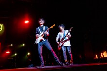 左から斎藤宏介（Vo, G）、田淵智也（B）。（Photo by Viola Kam［V'z Twinkle］）