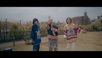 PizzaLove「IIKANJI（feat. なかむらみなみ & Neon Nonthana）」ミュージックビデオより。