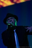 マイケル・クリストファー・コージ・フォックス（Vo）