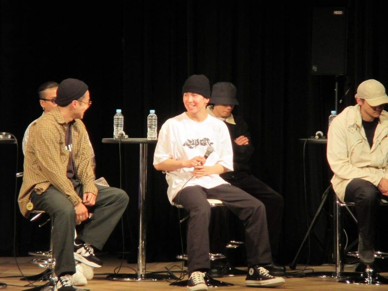 トークイベントにて！ まこっちゃんとのいつものノリで爆笑してるところです。笑（写真提供：RIKU）