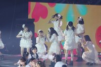 「LOVE修行」の様子。 (c)AKB48