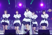 「法定速度と優越感」の様子。 (c)AKB48