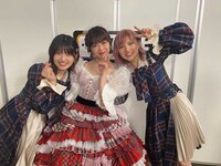 左から村山彩希、峯岸みなみ、岡田奈々。 (c)17LIVE