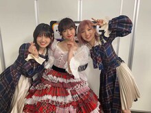 左から村山彩希、峯岸みなみ、岡田奈々。 (c)17LIVE