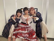 左から村山彩希、峯岸みなみ、岡田奈々。 (c)17LIVE