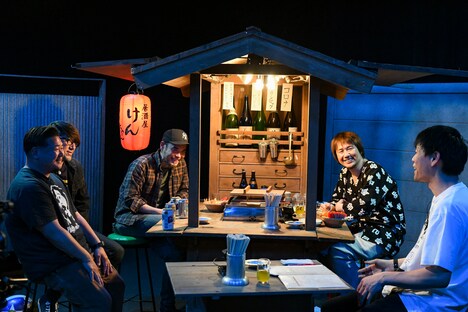 スペースシャワーTV「Ken Yokoyama『4Wheels 9Lives』SPECIAL『新・居酒屋けんちゃん』」より。