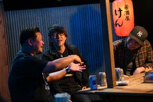 スペースシャワーTV「Ken Yokoyama『4Wheels 9Lives』SPECIAL『新・居酒屋けんちゃん』」より。