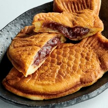 「May'n15周年記念コラボレーションたい焼き」の商品写真。