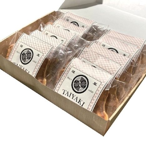 「May'n15周年記念コラボレーションたい焼き」の商品写真。