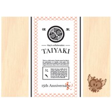 「May'n15周年記念コラボレーションたい焼き」のパッケージ。