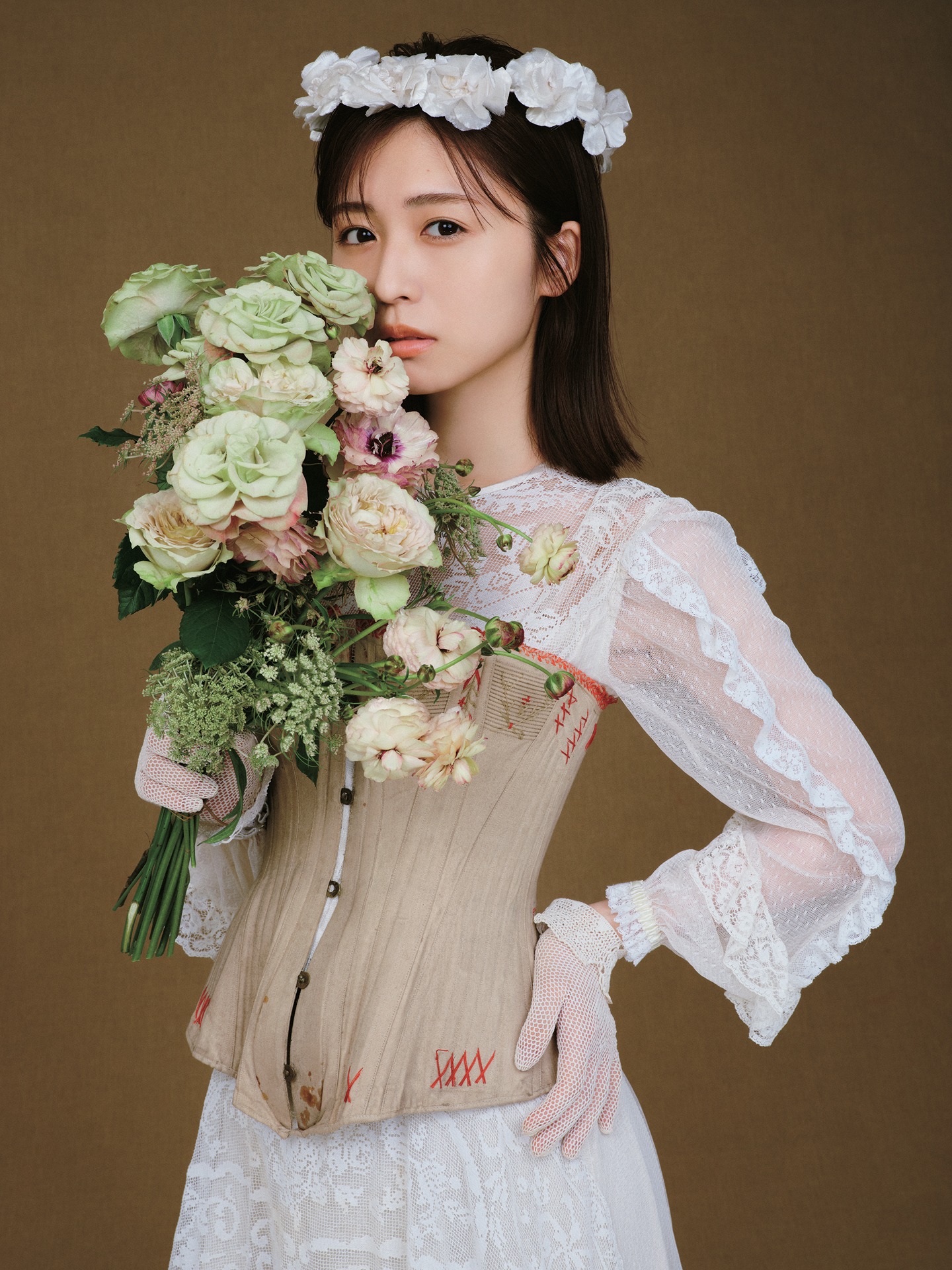 「装苑」2021年7月号より長濱ねる。（撮影：田中雅也［TRON］）