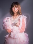 「装苑」2021年7月号より見上愛。（撮影：TOKI）