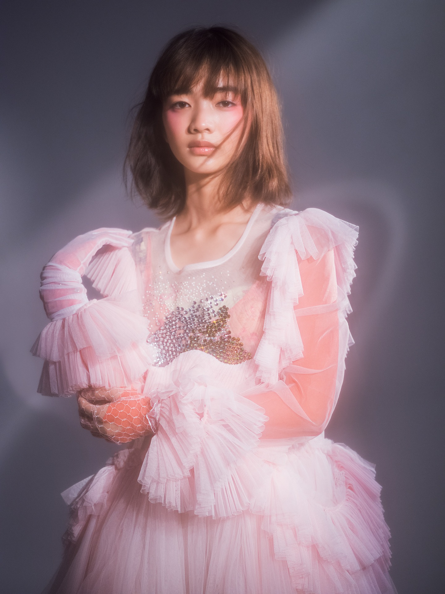 「装苑」2021年7月号より見上愛。（撮影：TOKI）