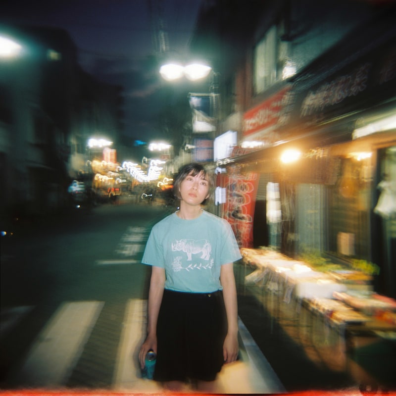 SAIの新作Tシャツ（アイスグリーン）の着用イメージ。