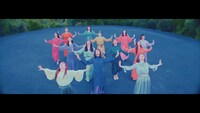 乃木坂46「錆びたコンパス」ミュージックビデオより。