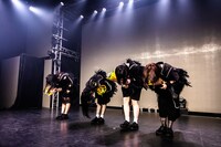 お辞儀するNILKLY。（Photo：Masayo）