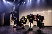 お辞儀するNILKLY。（Photo：Masayo）