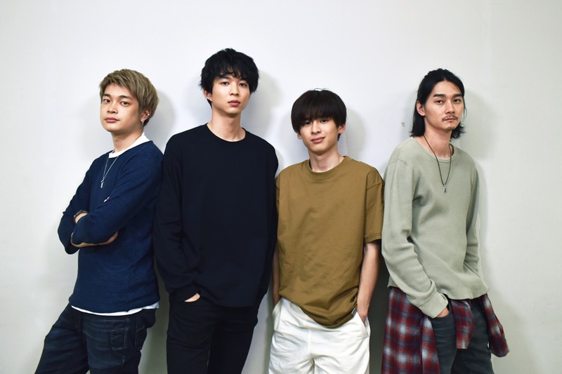 左から井之脇海、鈴木仁、さなり、柳俊太郎。