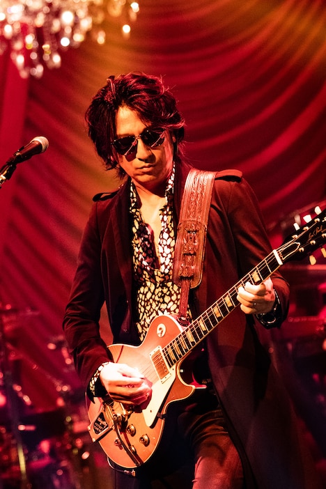 TAKURO（G）（撮影：岡田裕介）