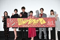 左からmilet、池田エライザ、藤井流星、浜辺美波、高杉真宙、森川葵。