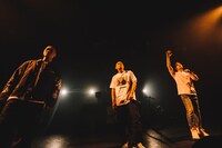 左からBenjazzy、MACCHO、般若。（撮影: cherry chill will.）