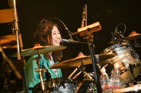 歌川菜穂（Dr）（撮影：岸田哲平）