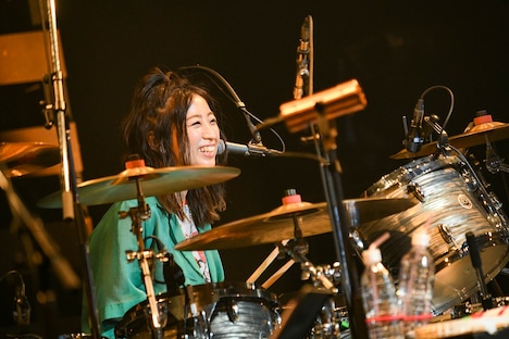 歌川菜穂（Dr）（撮影：岸田哲平）