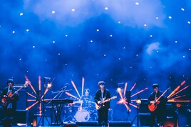 mol-74、ファンへの感謝伝えたレコ発ツアー東京公演「またお会いできる日を楽しみにしています」