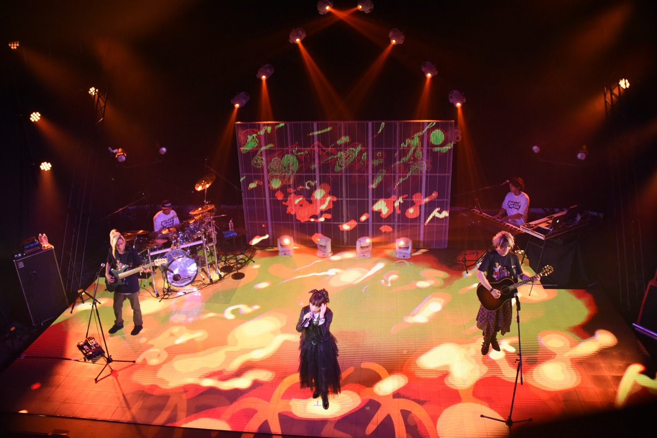 angela「angela Debut 18th Anniversary Online Live -Battle & Message-」の様子。
