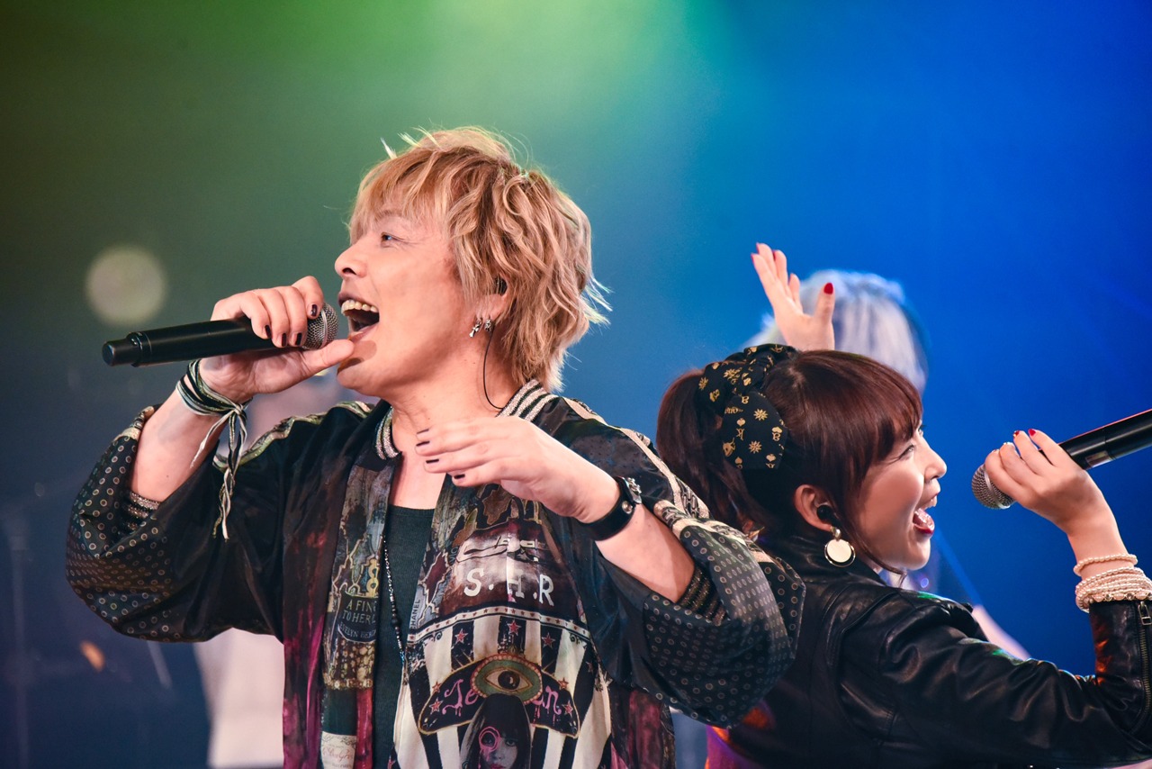 左から遠藤正明、atsuko（Vo）。