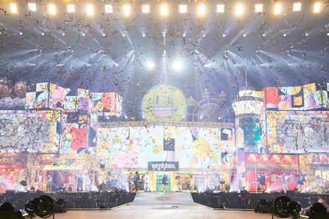 ゆず「YUZU ONLINE LIVE 2021 YUZUTOWN / ALWAYS YUZUTOWN Supported by 日本生命」初日公演の様子。（撮影：立脇卓）