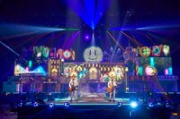 ゆず「YUZU ONLINE LIVE 2021 YUZUTOWN / ALWAYS YUZUTOWN Supported by 日本生命」初日公演の様子。（撮影：立脇卓）