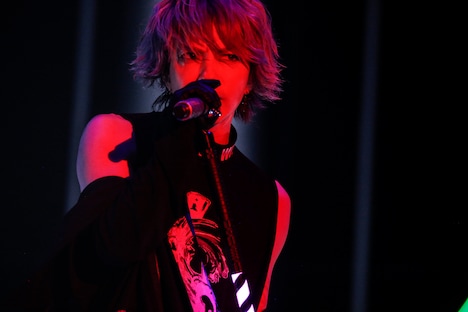 「30th L'Anniversary Starting Live "L'APPY BIRTHDAY!"」5月30日公演のhyde(Vo)。