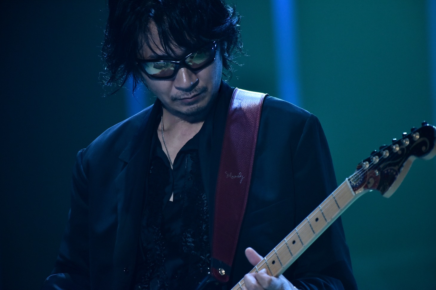 「30th L'Anniversary Starting Live "L'APPY BIRTHDAY!"」5月30日公演のken（G）。