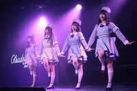 CloudyCloudyによる初パフォーマンスの様子。(c)Flora