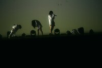 矢川葵（写真中央）（撮影：稲垣謙一）