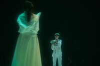 コショージメグミ（写真奥）（撮影：稲垣謙一）