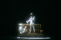 「non Fiction」披露中のコショージメグミ（中央）。（撮影：稲垣謙一）