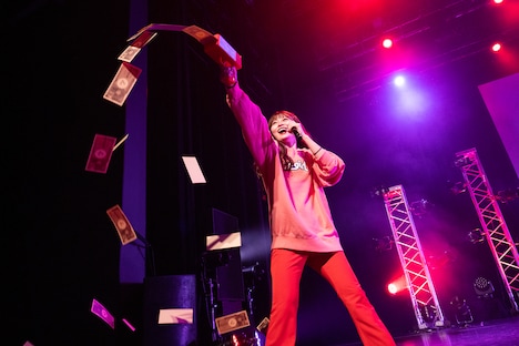 「次の一万円札」をバラ撒くhinako。