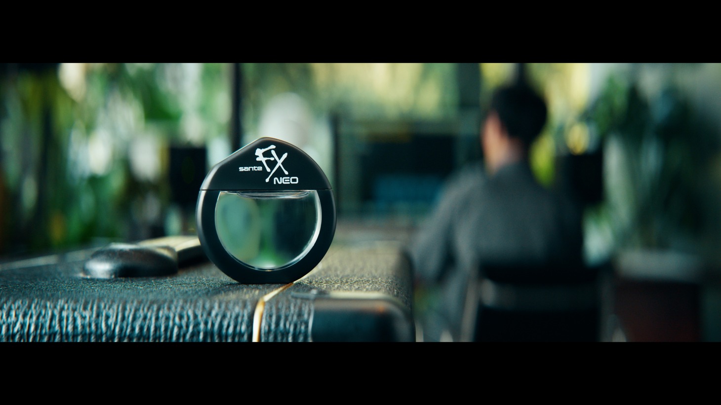 「サンテ FX シリーズ」のテレビCM「そうだ、その目だ」編より。