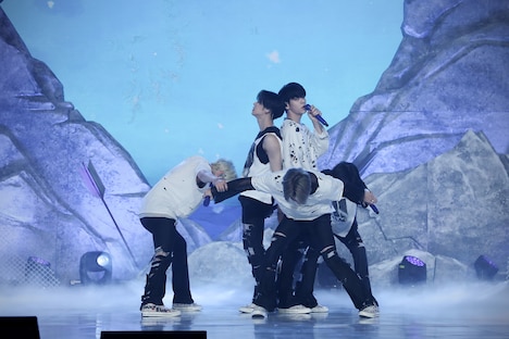 TOMORROW X TOGETHER「The Chaos Chapter: FREEZE」グローバルメディアショーケースイベントの様子。(c)BIGHIT MUSIC