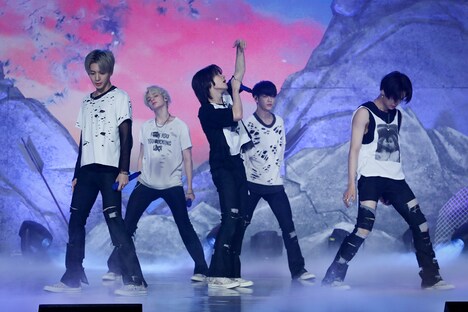 TOMORROW X TOGETHER「The Chaos Chapter: FREEZE」グローバルメディアショーケースイベントの様子。(c)BIGHIT MUSIC