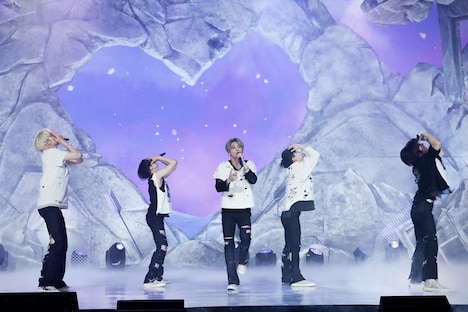 TOMORROW X TOGETHER「The Chaos Chapter: FREEZE」グローバルメディアショーケースイベントの様子。(c)BIGHIT MUSIC