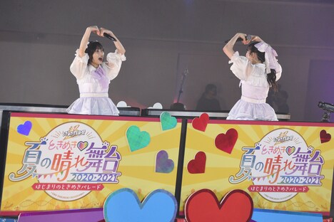 左から辻野かなみ、坂井仁香。