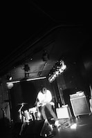 出戸学（Vo, G）（撮影：山谷佑介）