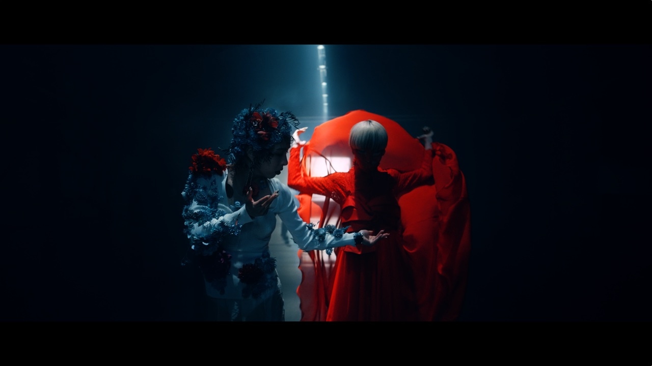 カミヤサキ「Water fall」より。