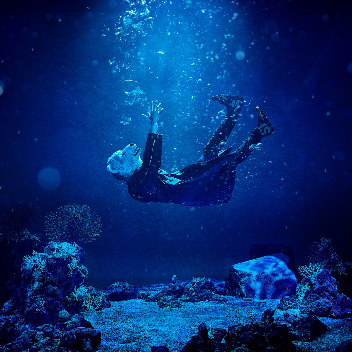 MAN WITH A MISSION 「INTO THE DEEP」通常盤ジャケット