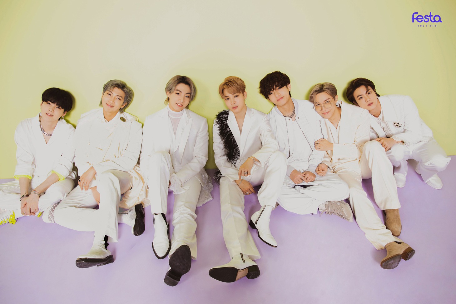 「2021 BTS FESTA」初日に公開された家族写真。(c)BIGHIT MUSIC