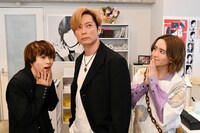 左から草川拓弥、黒木啓司、板垣李光人。 (c)読売テレビ