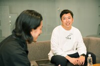 左から松崎崇、宮本浩志。